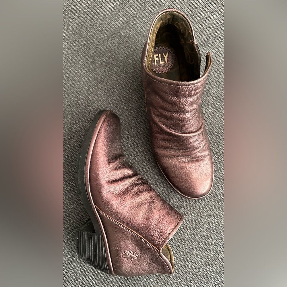 Fly London short bootie EUC size 39 Euro